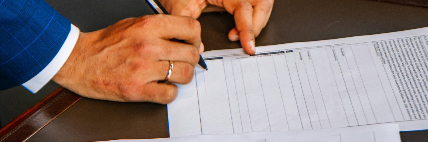 Self-represented Californian filling out divorce papers
