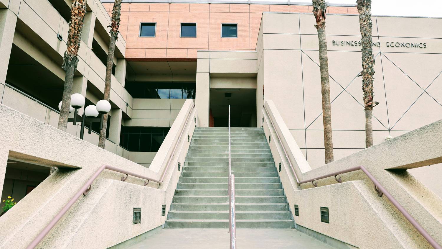 Courthouse steps leading to a California family-law division